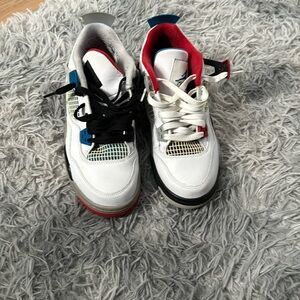 Air Jordan 4s. Big kids size 6. used.